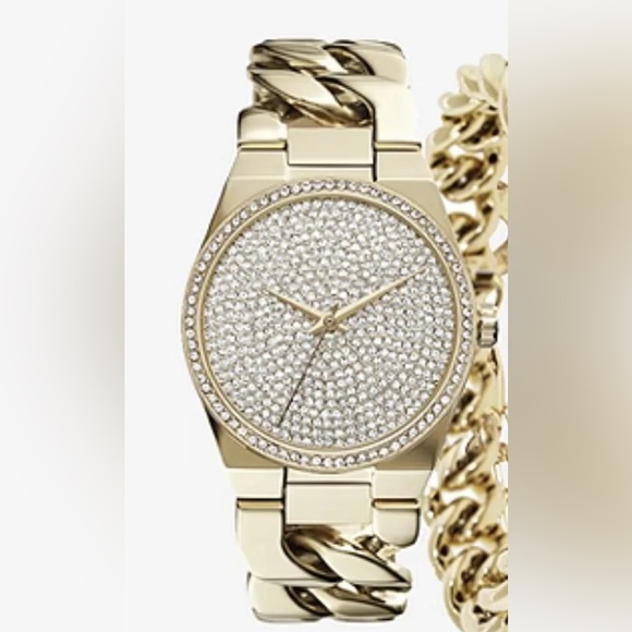 Kendall and Kylie watch - Picture 1 of 6